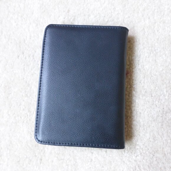 GUESS black faux leather passport holder - Picture 2 of 4